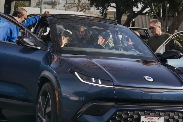 The Abandoned EV: How a Group of Stranded Owners Took On the Tech Industry to Save Their Cars